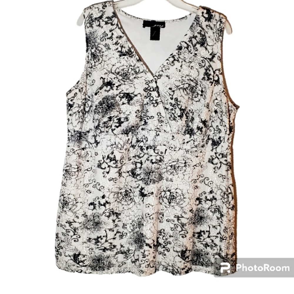 JNJ women's size 18/20 black/white sleeveless pullover top. 2075
